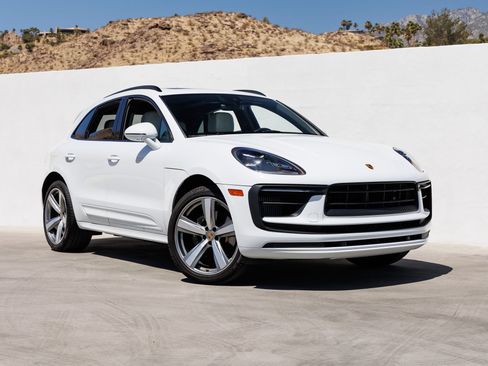 Certified 2022 Porsche Macan S AWD/4WD image 9
