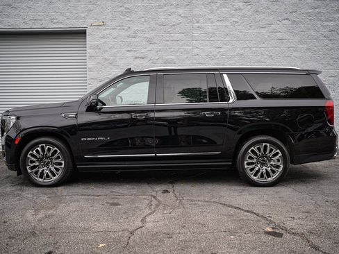 Used 2023 GMC Yukon XL Denali Ultimate image 10