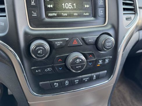 Used 2017 Jeep Grand Cherokee Laredo image 30