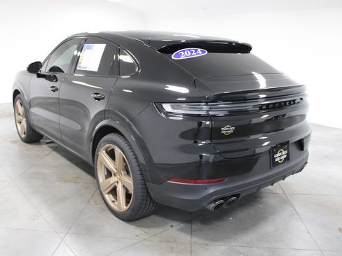 Used 2024 Porsche Cayenne Coupe AWD/4WD image 7