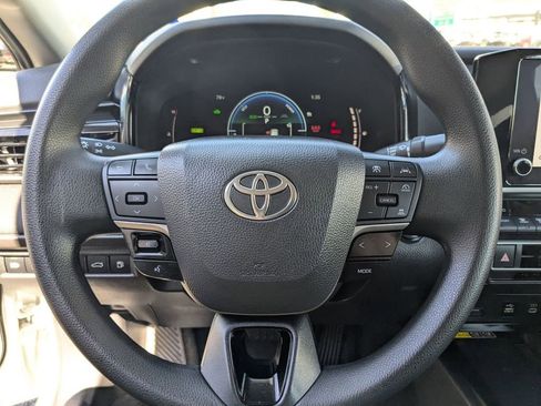 Used 2025 Toyota Camry LE image 18