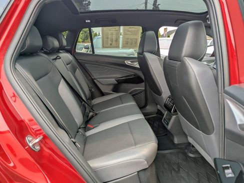 Certified 2023 Volkswagen ID.4 Pro S AWD/4WD image 32
