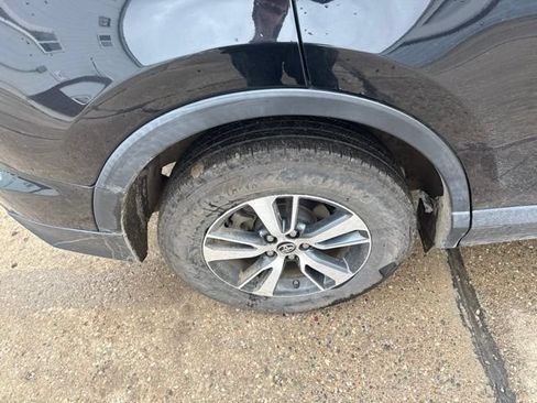 Used 2018 Toyota RAV4 XLE AWD/4WD image 16