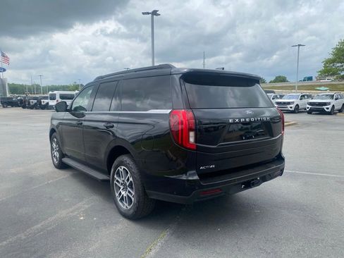 Used 2025 Ford Expedition Active image 5