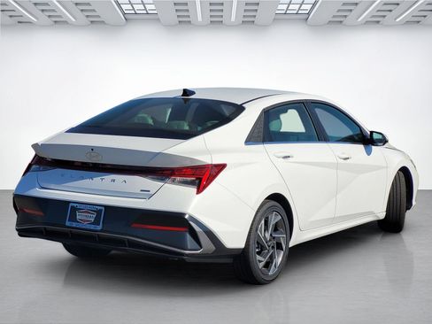 New 2026 Hyundai Elantra Limited FWD image 5