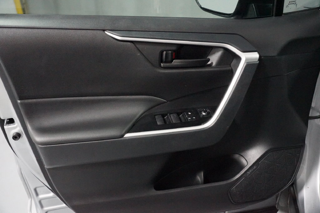 Certified 2025 Toyota RAV4 LE FWD image 29