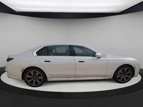 Used 2024 BMW i7 xDrive60 image 9