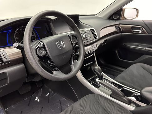 Used 2017 Honda Accord Hybrid Sedan image 8
