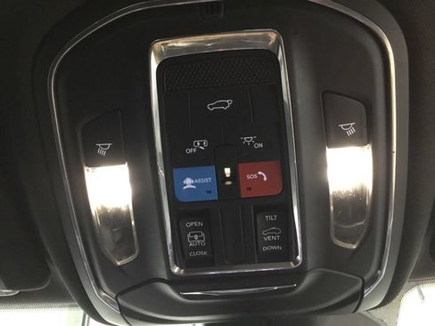 Used 2023 Jeep Grand Cherokee Altitude AWD/4WD image 35