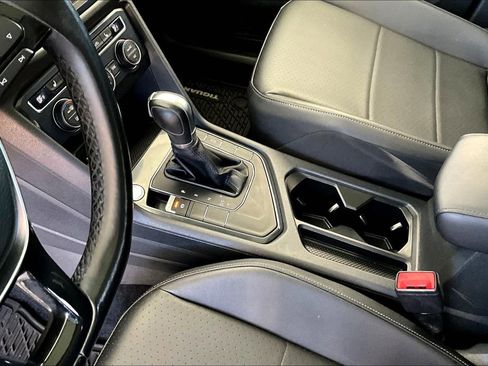 Used 2018 Volkswagen Tiguan SE w/ Panoramic Sunroof Package image 17