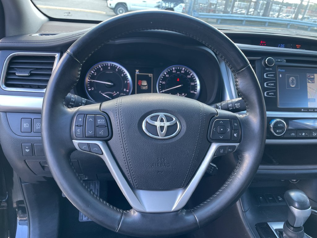 Used 2017 Toyota Highlander XLE AWD/4WD image 14