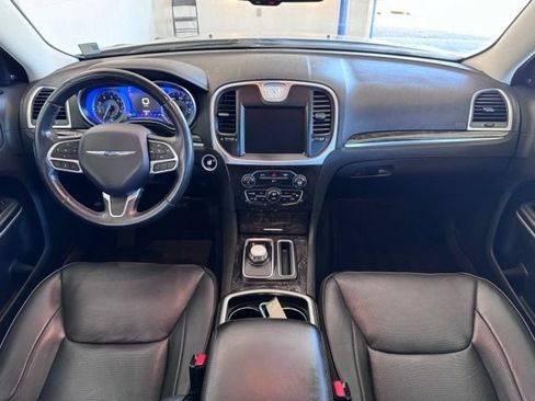 Used 2019 Chrysler 300 Limited RWD image 13