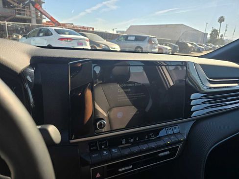 Used 2025 Toyota Camry SE image 26