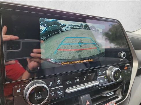 Used 2026 Toyota Highlander XLE AWD/4WD image 24