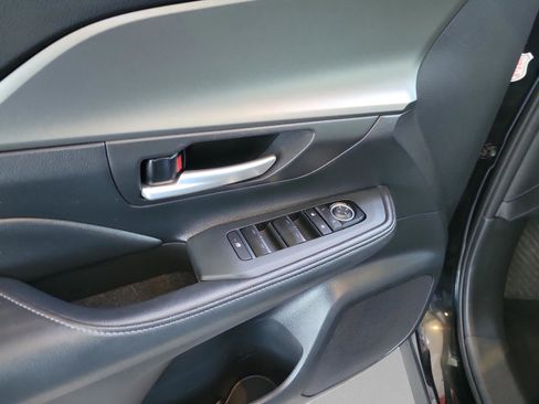 Certified 2025 Toyota Grand Highlander XLE image 7