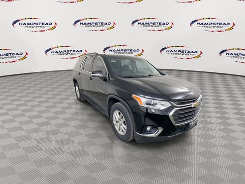 Used 2021 Chevrolet Traverse LT image 2