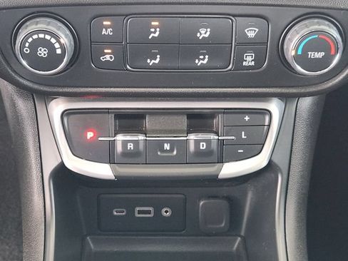 Used 2024 GMC Terrain SLE FWD image 17