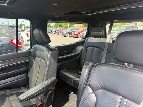Used 2022 Jeep Wagoneer Series III w/ Premium Group I AWD/4WD image 19