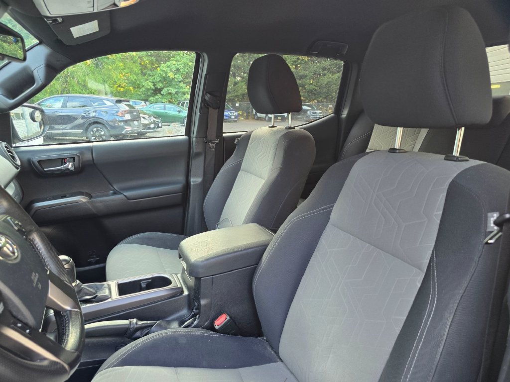 Used 2020 Toyota Tacoma TRD Sport w/ Technology Package RWD image 11