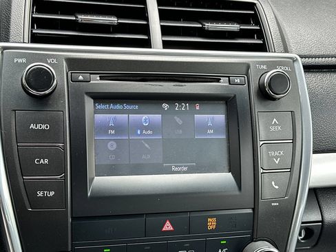 Used 2017 Toyota Camry SE FWD image 14