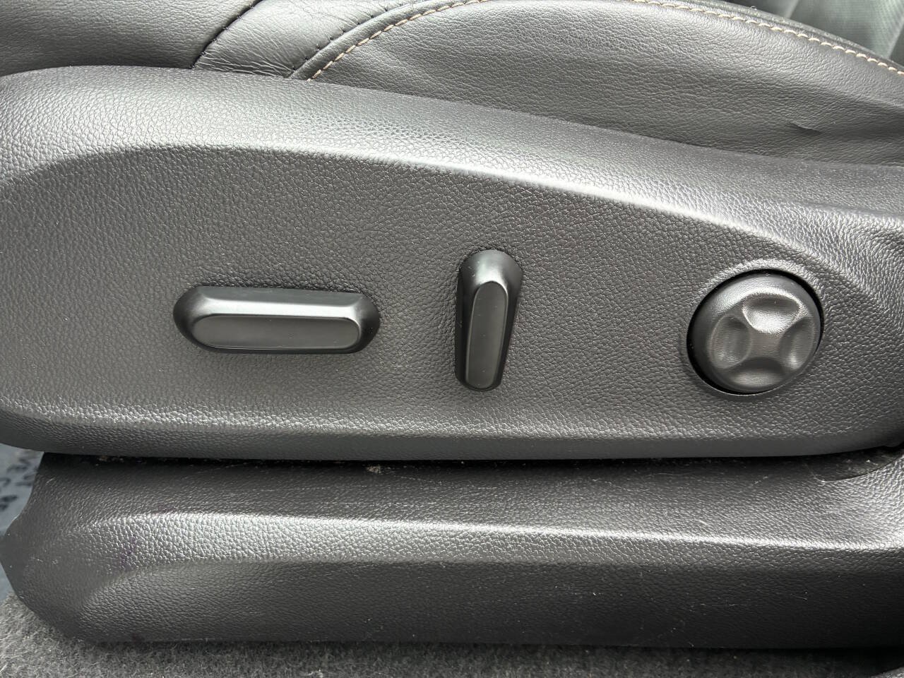 Used 2017 Buick Envision Essence AWD/4WD image 19