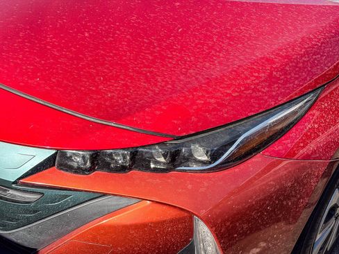 Used 2019 Toyota Prius Prime Plus w/ Preferred Accessory Package FWD image 8