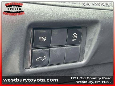 Used 2023 Toyota Highlander XLE image 24