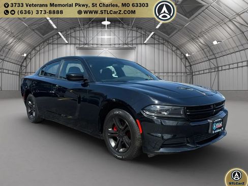 Used 2022 Dodge Charger SXT RWD image 1