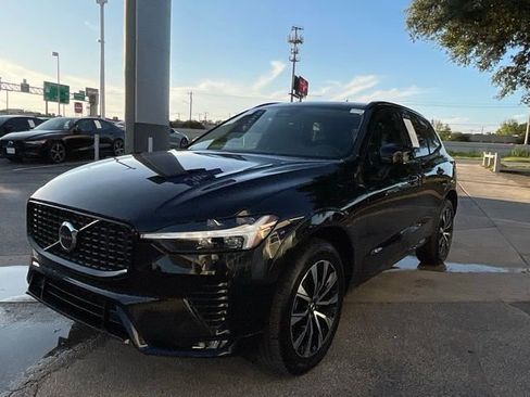 Certified 2025 Volvo XC60 B5 Core AWD/4WD image 3