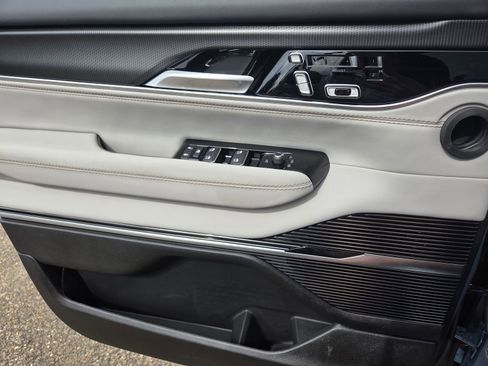 New 2026 Jeep Grand Wagoneer Summit w/ Rear Seat Video Group I AWD/4WD image 16