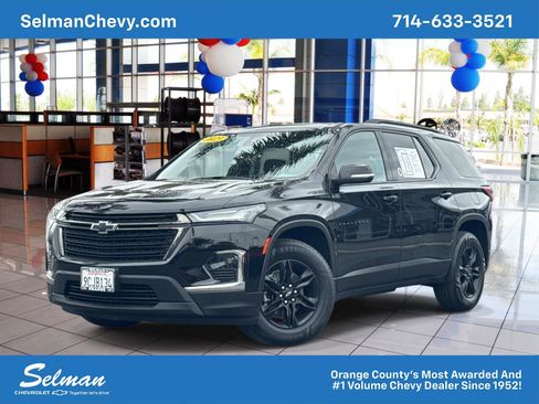 Used 2023 Chevrolet Traverse LT FWD image 1