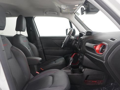 Used 2023 Jeep Renegade Trailhawk w/ Trailhawk Elite Group AWD/4WD image 13