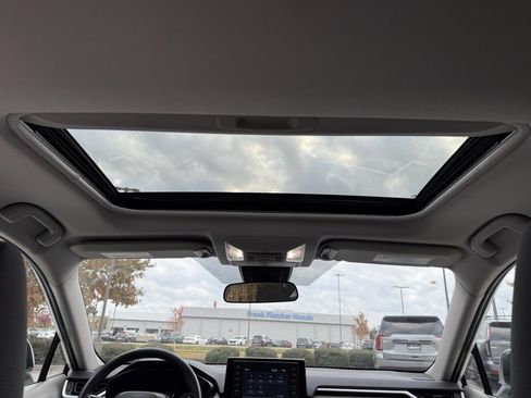 Used 2022 Toyota RAV4 XLE image 27