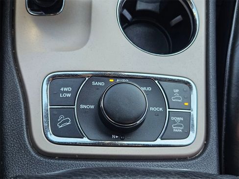 Used 2014 Jeep Grand Cherokee Summit image 26