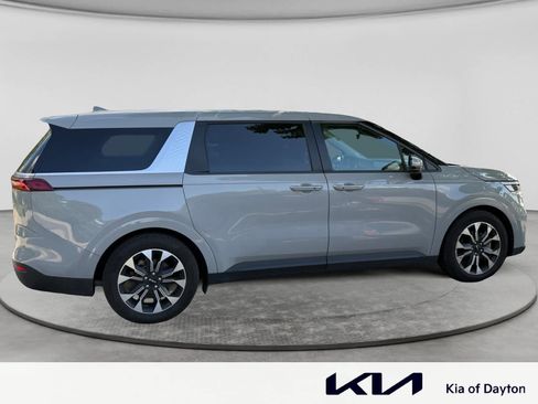 Used 2024 Kia Carnival EX FWD image 4