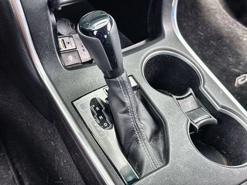 Used 2015 Toyota Camry XLE w/ Moonroof Package FWD image 19