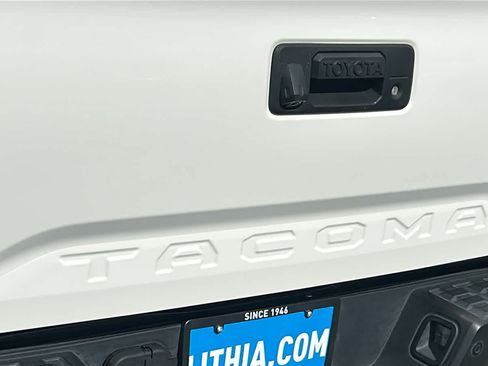 Used 2021 Toyota Tacoma TRD Off-Road w/ Technology Package AWD/4WD image 28