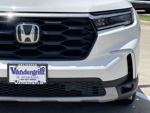 Used 2025 Honda Pilot EX-L image 7