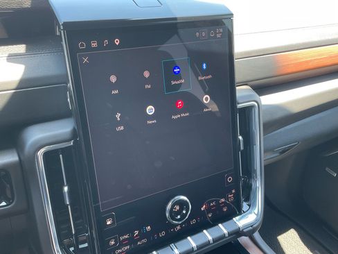 Used 2025 GMC Yukon XL Denali AWD/4WD image 16