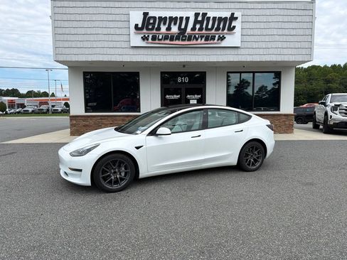 Used 2023 Tesla Model 3 Standard Range RWD image 1