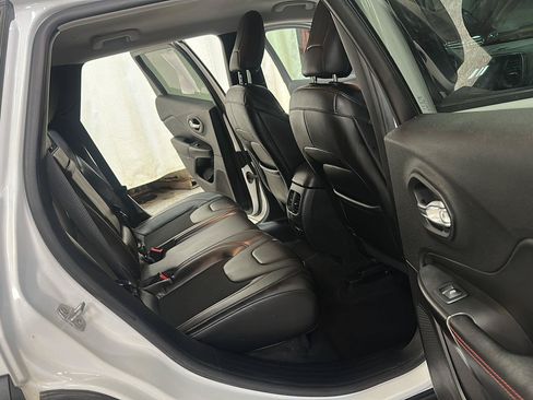 Used 2019 Jeep Cherokee Trailhawk w/ Cold Weather Group AWD/4WD image 31