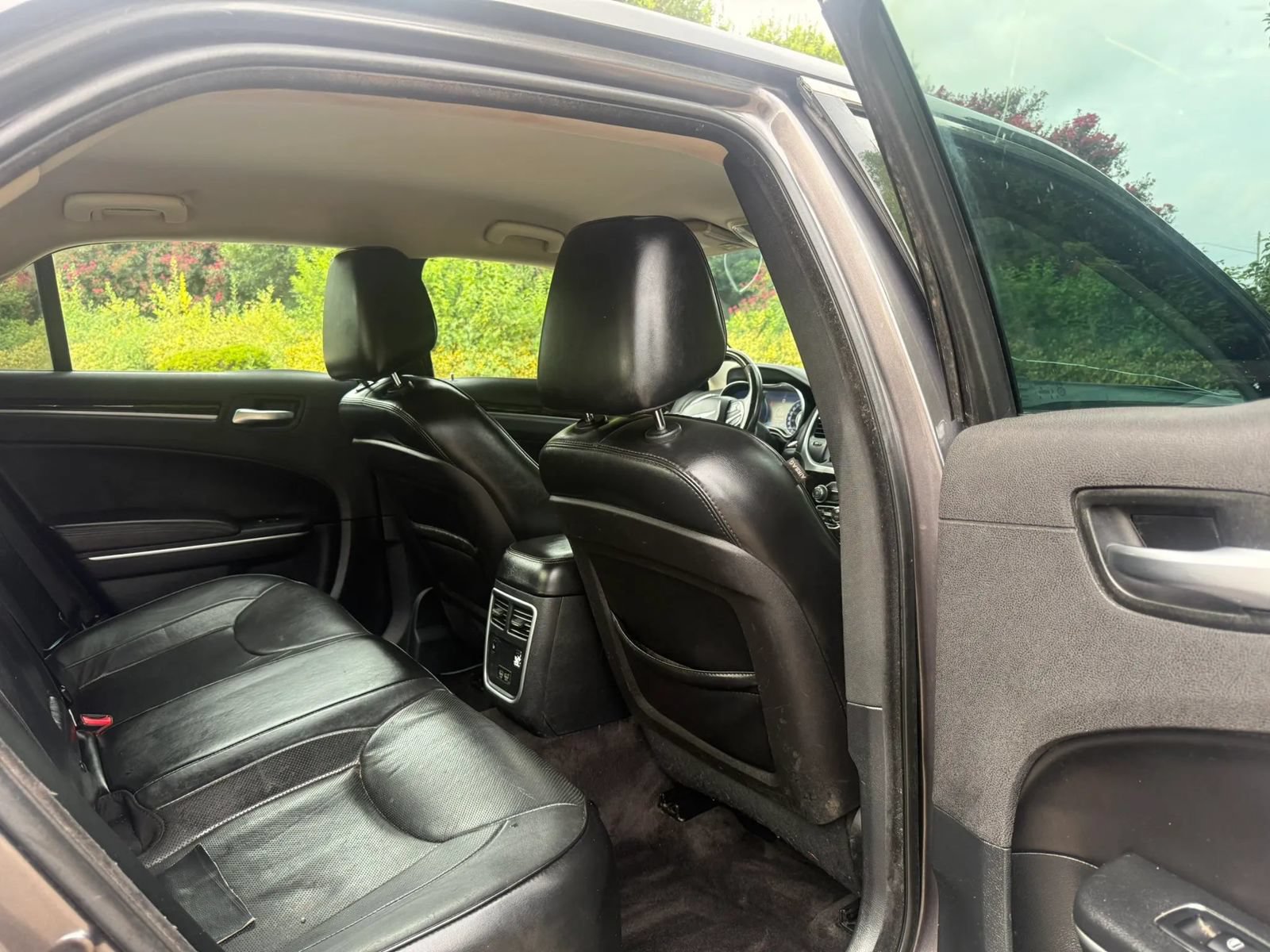 Used 2018 Chrysler 300 Limited AWD/4WD image 13