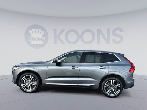Used 2021 Volvo XC60 T5 Momentum image 2