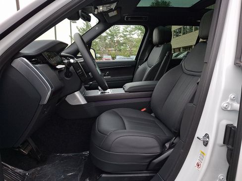New 2025 Land Rover Range Rover SE image 11