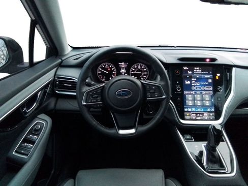 Used 2025 Subaru Outback Limited image 12