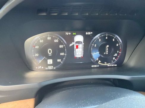 Used 2021 Volvo XC90 T6 Momentum w/ Climate Package AWD/4WD image 4