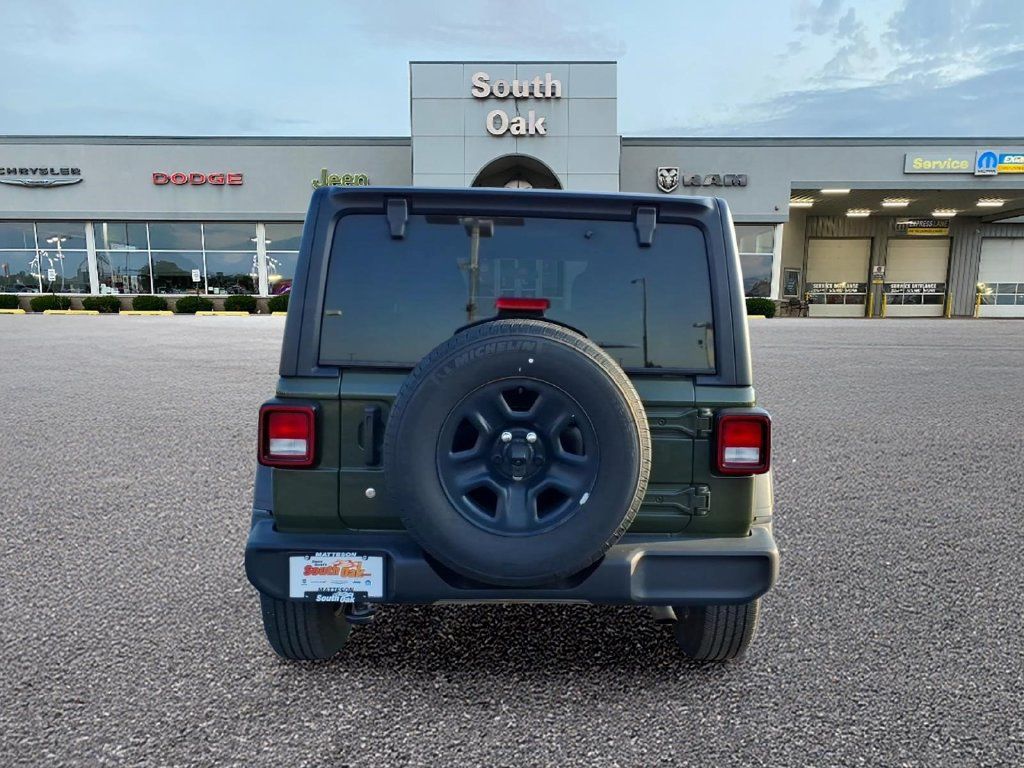 Used 2022 Jeep Wrangler Unlimited Sport AWD/4WD image 4