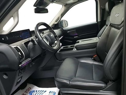 Certified 2025 Ford Expedition Platinum AWD/4WD image 3