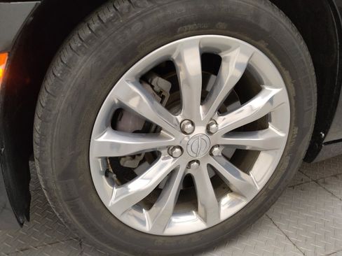 Used 2018 Chrysler 300 Limited AWD/4WD image 31