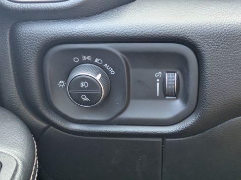 Used 2025 RAM 2500 Big Horn AWD/4WD image 29